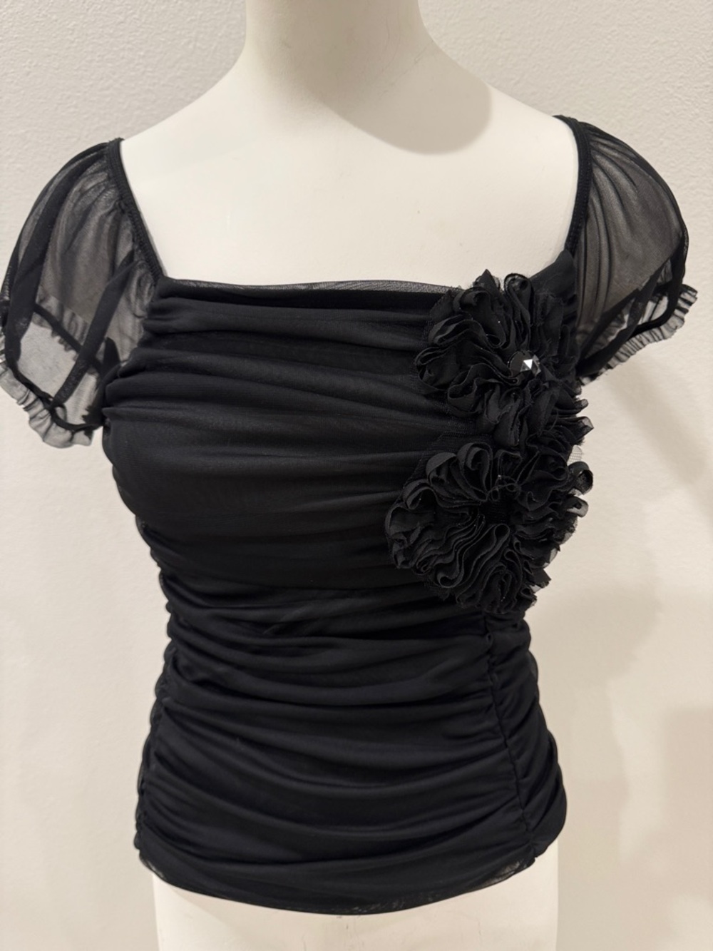 Source Unknown Black Ruched Floral Applique Sheer Sleeve Top Sz S